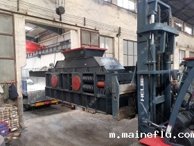 1500x800大型半自动液压对辊制砂机发货